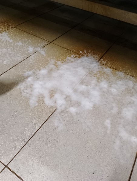 DeKam 1l koncentrovano blago kiselo sredstvo za temeljno čišćenje tvrdih podnih površina